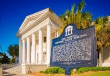 Can Florida Overturn Supreme Court? Empty courtroom with wooden benches and desks.